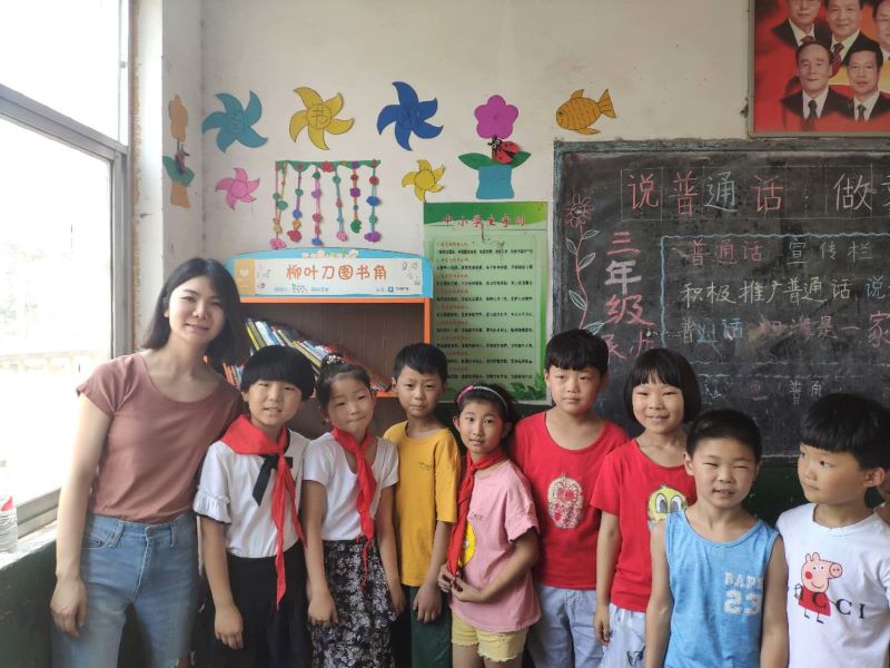 与名称条合影.jpg