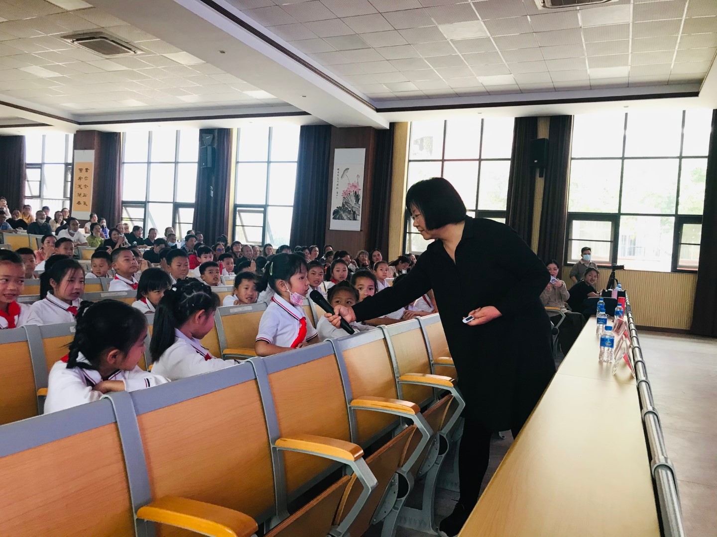 5张瑞霞老师-《神奇糖果店》.jpg