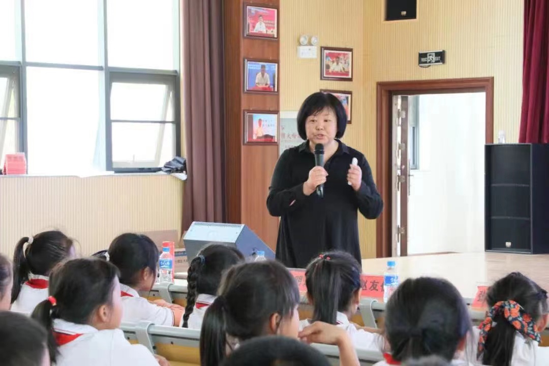 6张瑞霞老师讲座.jpg